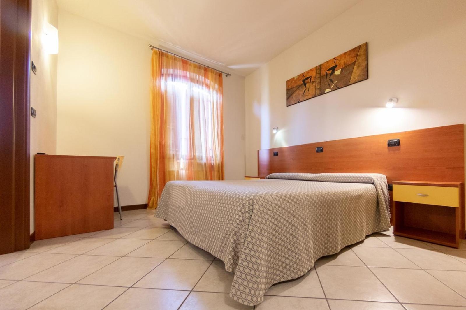 La Stazione Camere Caffe Castiglione Delle Stiviere Bagian luar foto